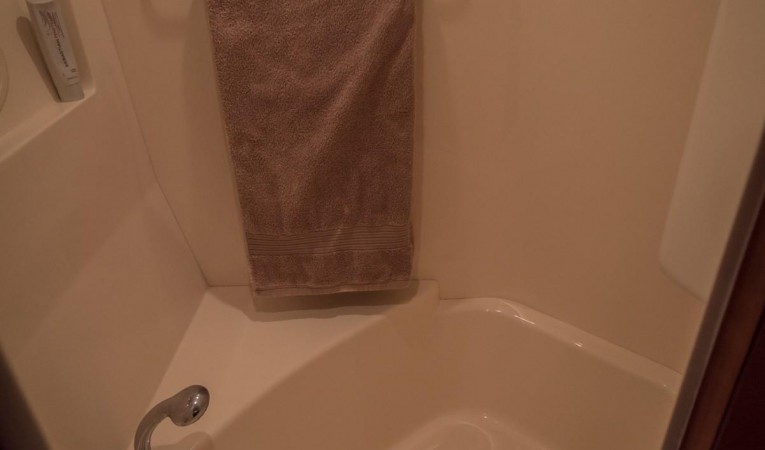 56 Carver Master Ensuite Separate Shower& Tub