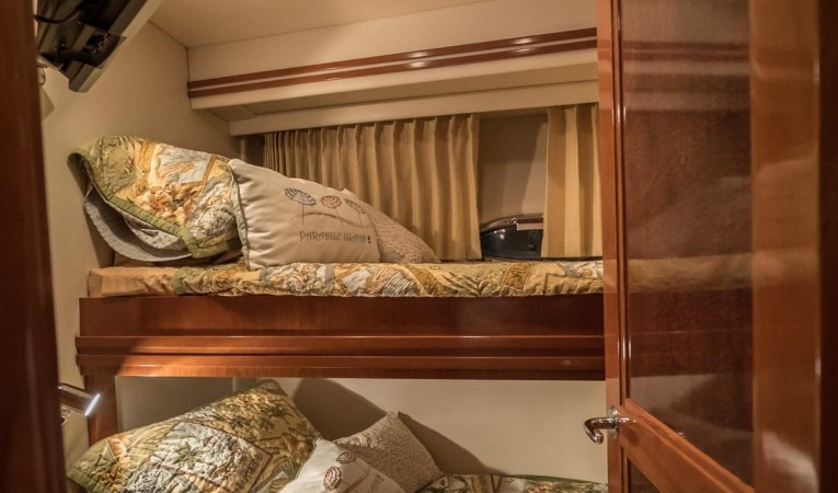 56 Carver Third Stateroom