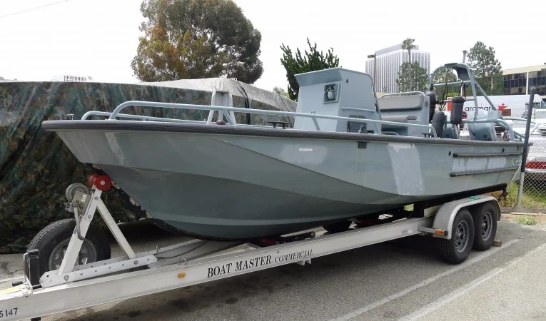 25 Boston Whaler 