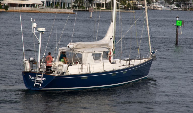 62 Deerfoot Deerfoot 62' - sugar scooped transom