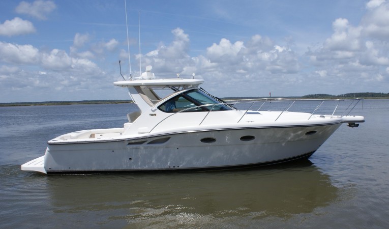 32 Tiara starboard side view