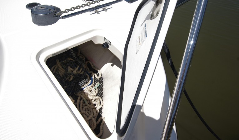 32 Tiara anchor locker