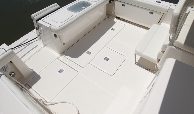 32 Tiara large cockpit