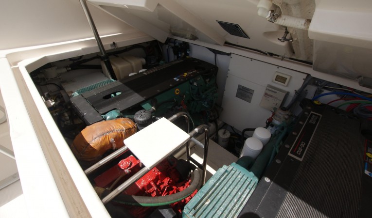 32 Tiara port engine