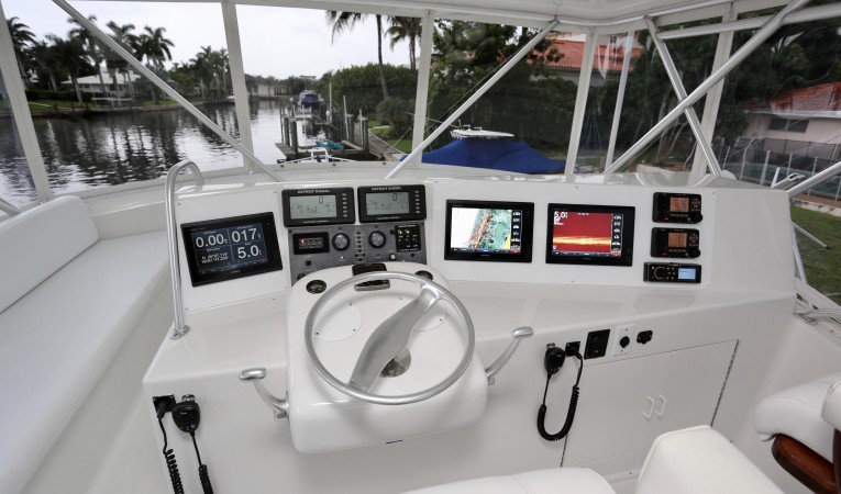 50 Post Flybridge Helm