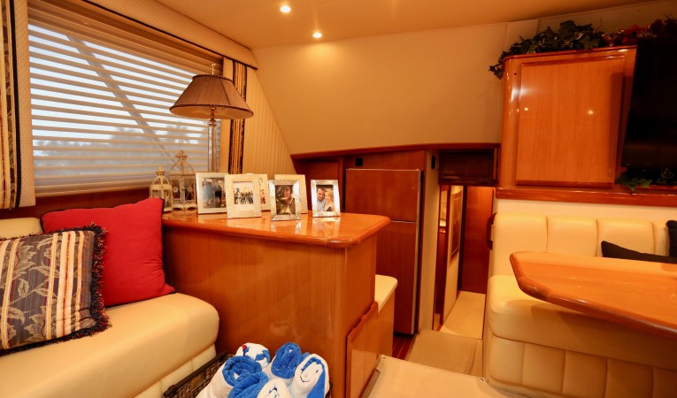 50 Post Salon and Galley