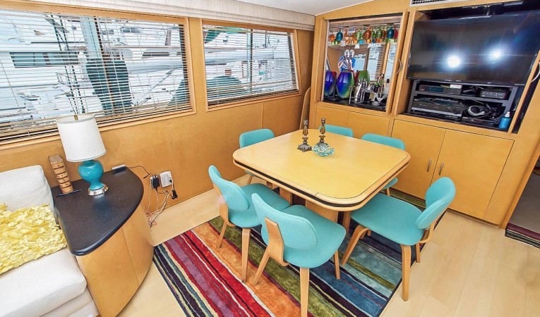 70 Hatteras 