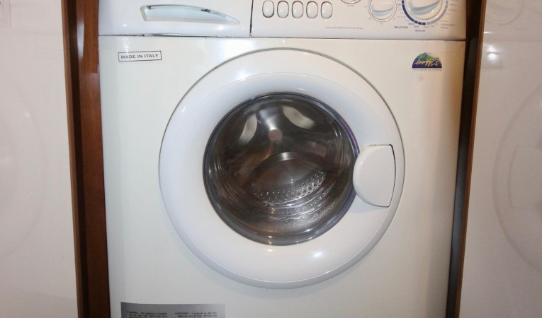 54 Hylas Splendide 2000 Washer/dryer