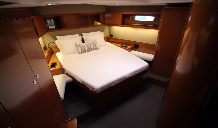 60 Beneteau Master stateroom