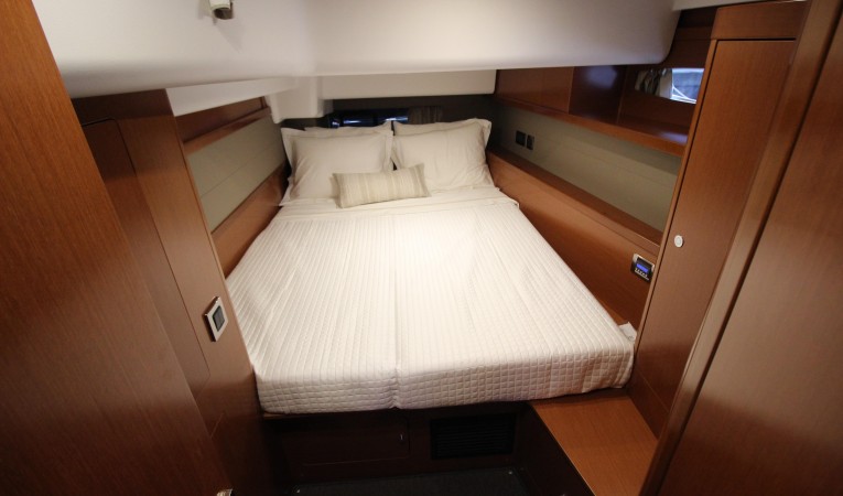 60 Beneteau Port aft guest