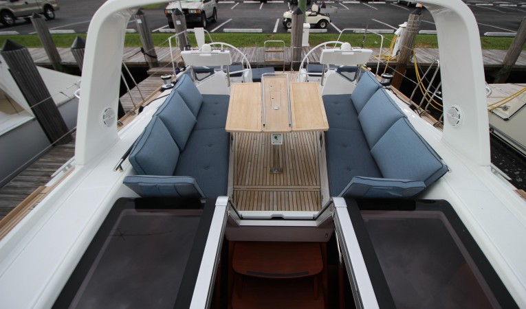 60 Beneteau Cockpit