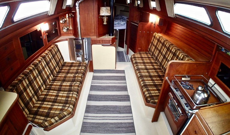 36 Islander Salon