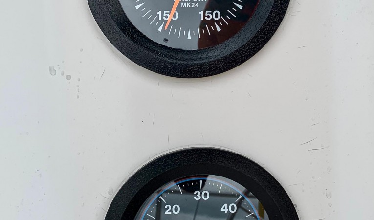 36 Islander Signet Instruments