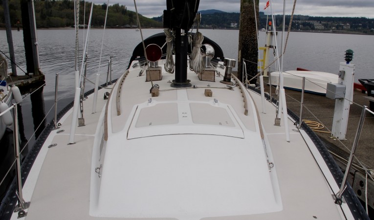 36 Islander Foredeck Aft View