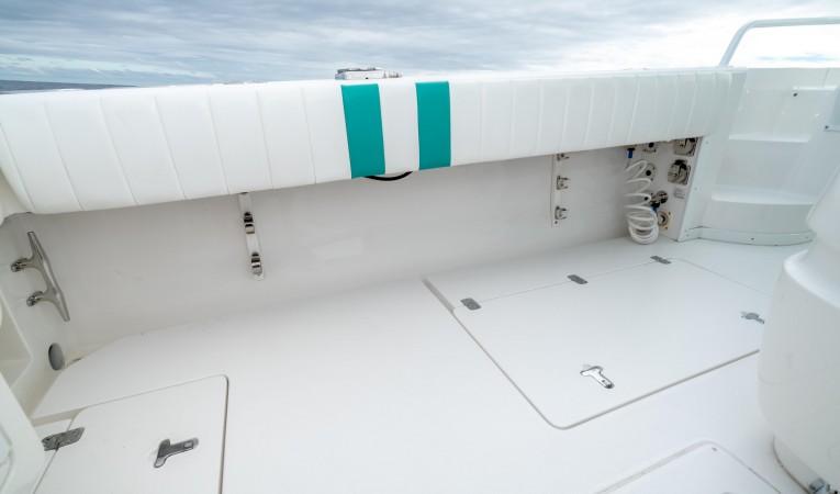 35 Intrepid Gunnel Port