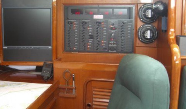 52 Tayana Nav Station View 3