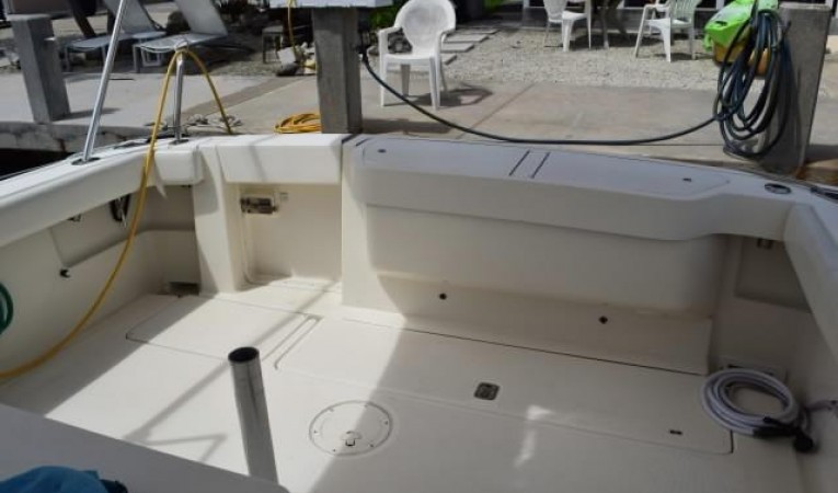 30 Pursuit Cockpit aft