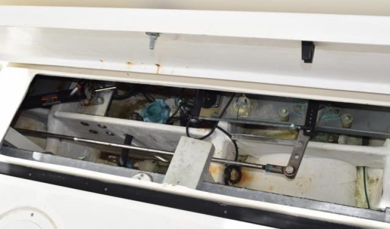 30 Pursuit Steering compartment