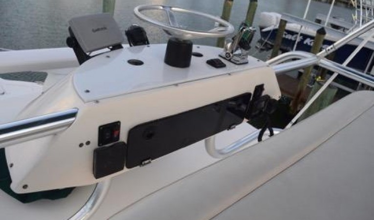 30 Pursuit Upper helm