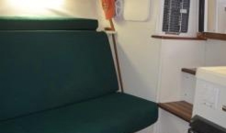 30 Pursuit Salon aft