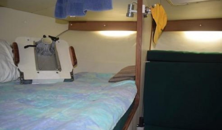 30 Pursuit Master berth