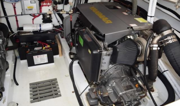 30 Pursuit Yanmar diesel