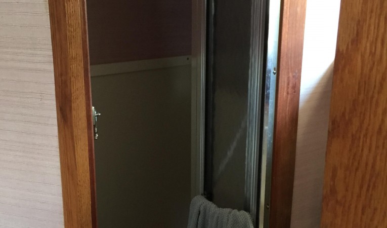 36 Mainship Master Separate Shower
