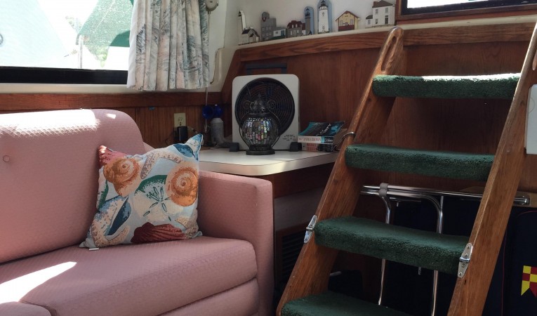 36 Mainship Galley Seating