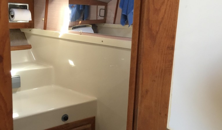 36 Mainship Guest Head