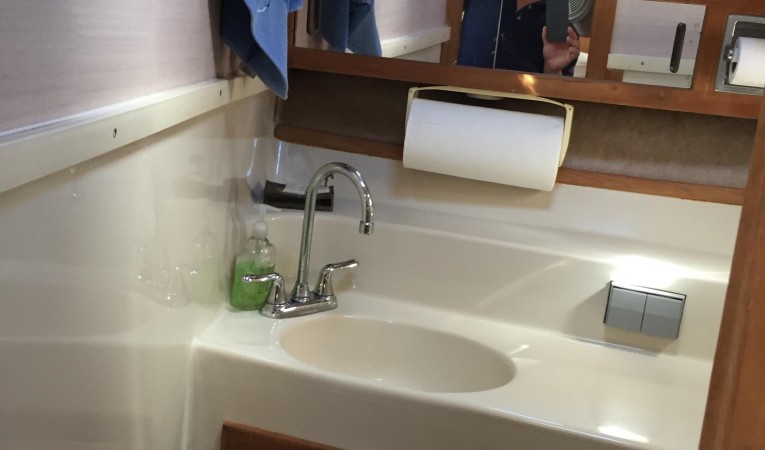 36 Mainship Guest Head