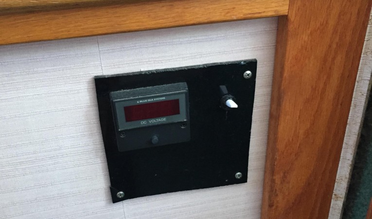 36 Mainship Custom Inverter System Gauge