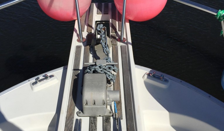 36 Mainship Windlass