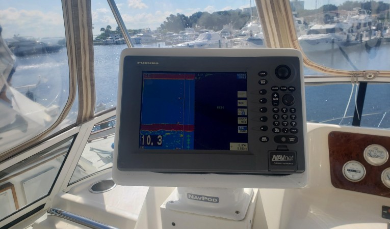 45 Silverton Furuno radar split screen radar / sonar