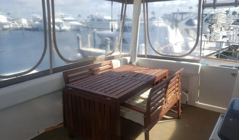 45 Silverton New Aft deck table & chairs