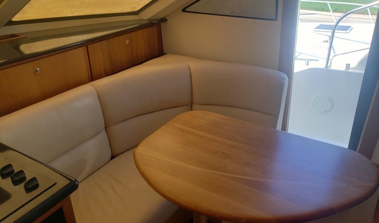 45 Silverton galley dinette & starboard wing door