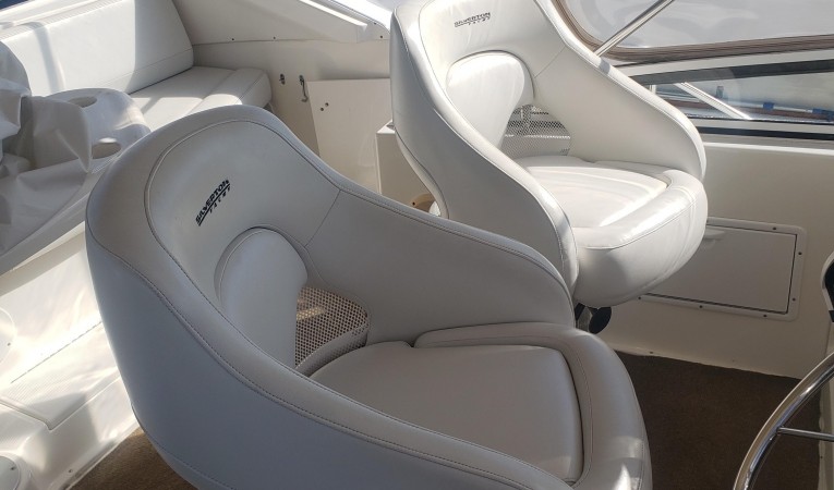 45 Silverton Helm seats 2 of 3