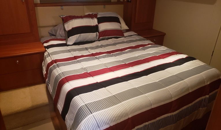 45 Silverton VIP Stateroom starboard forward