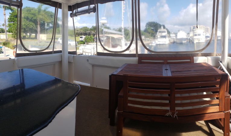 45 Silverton New aft deck table & chairs 2