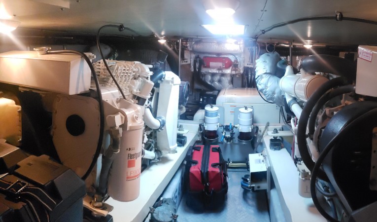 45 Silverton port / Starboard Cummins