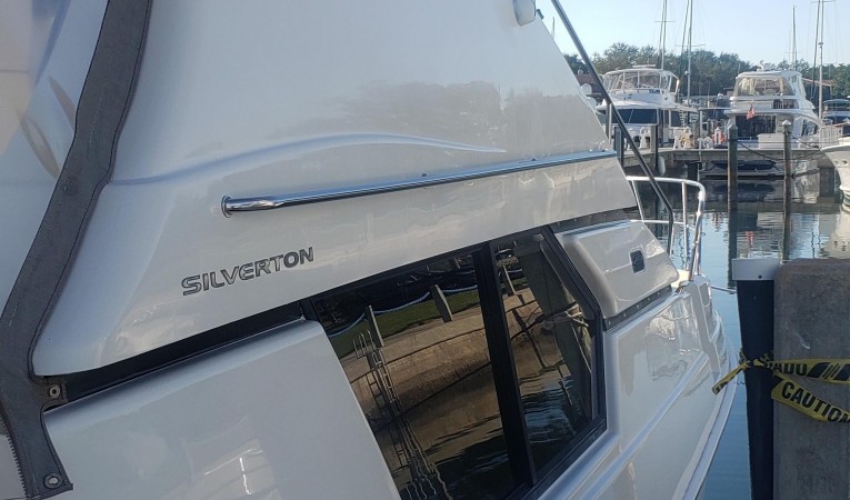 45 Silverton Starboard looking forward