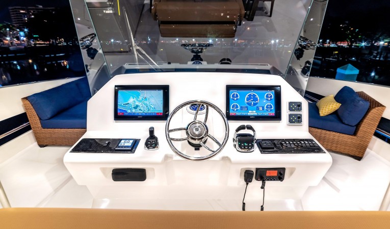 54 Overblue Helm Station