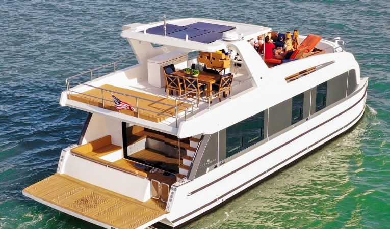 54 Overblue Stern Overview