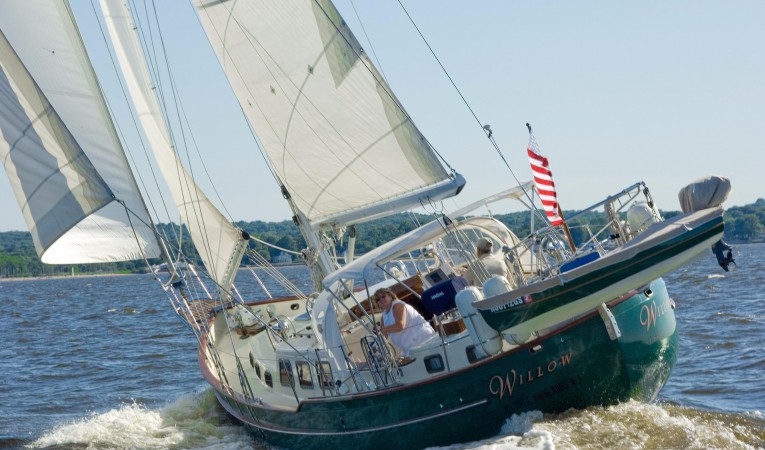 42 Westsail Great Sailing control - balanced