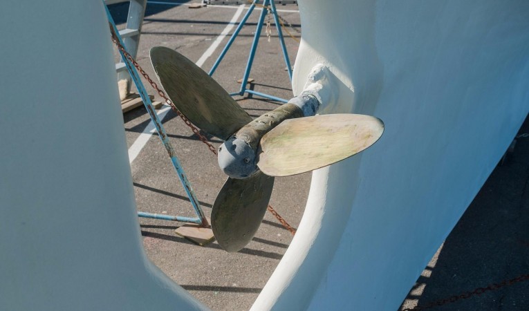 42 Westsail 3 Bladed Max Prop - feathering