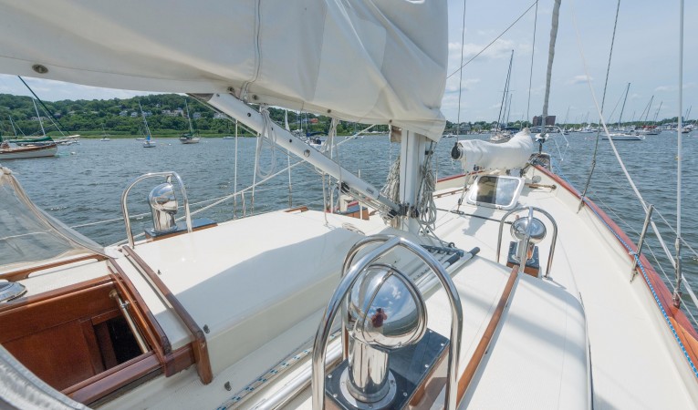 42 Westsail Clean well planned foredeck