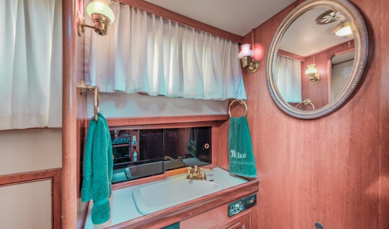 42 Westsail Large Central Head & Stall Shower