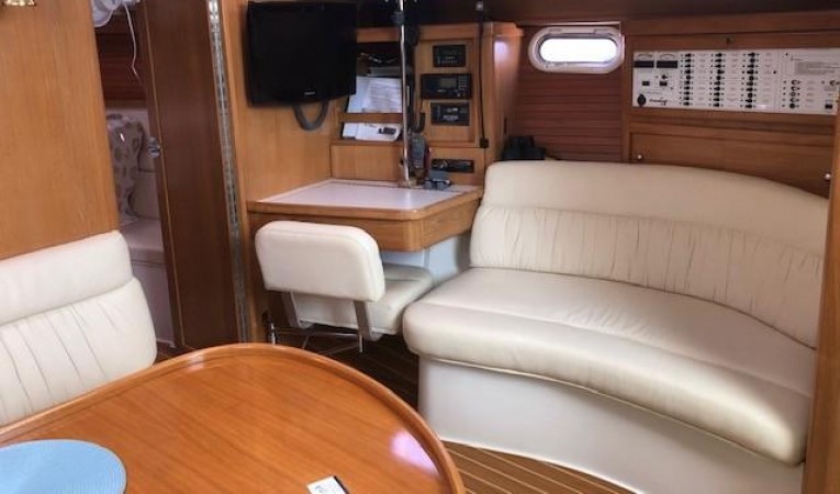 42 Catalina Stb Settee and Navigation Station