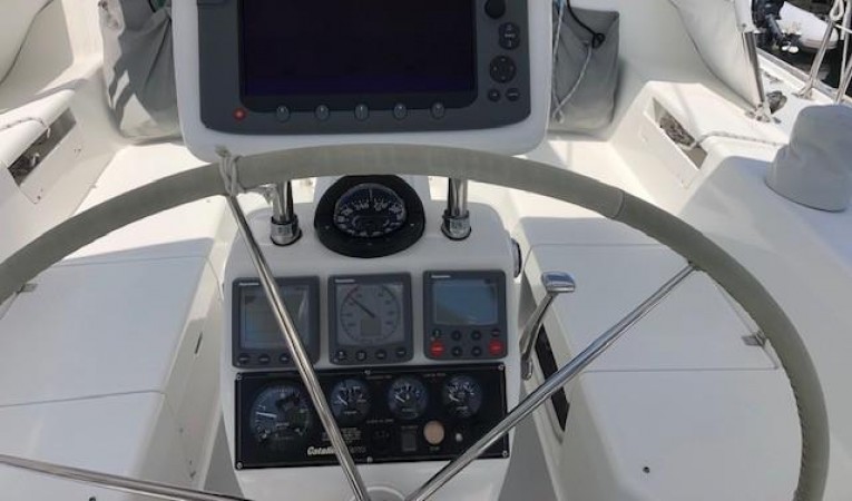 42 Catalina Pedestal w Instruments