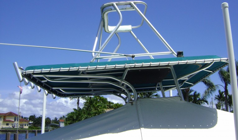 36 Dakota T Top with crows nest