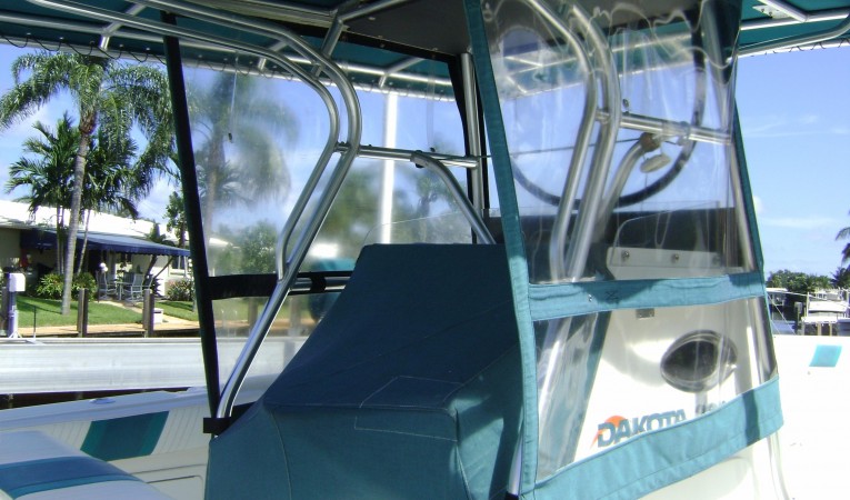 36 Dakota Helm console